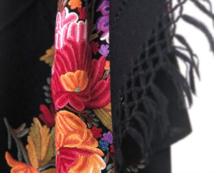 アーリ刺繍ストール